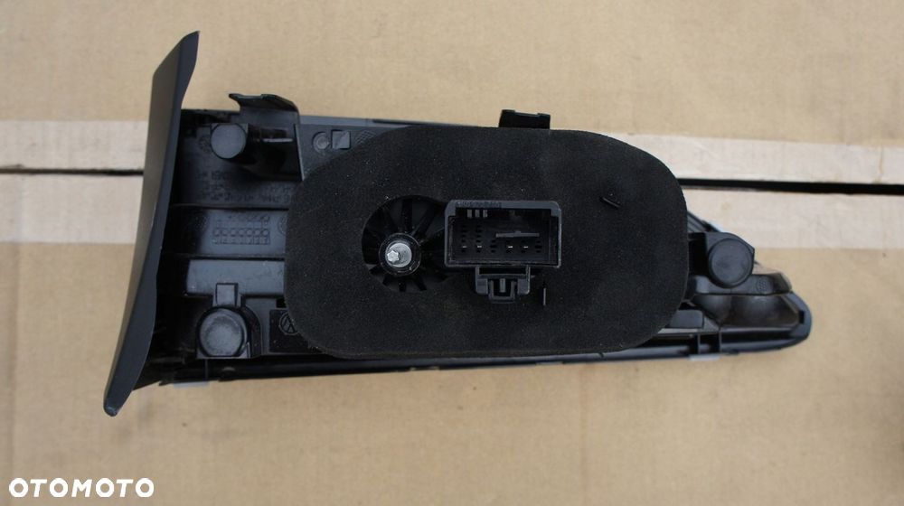 TYLNA LEWA PRAWA LAMPA VW GOLF VIII LED HATCHBACK - 2