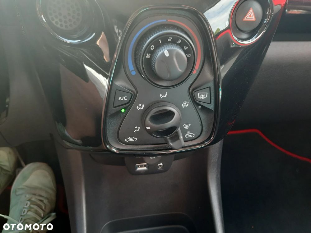 Toyota Aygo x-play touch - 13
