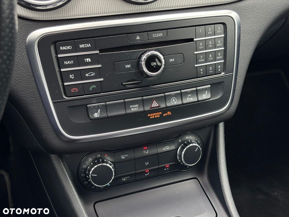 Mercedes-Benz GLA 200 7G-DCT Urban - 29