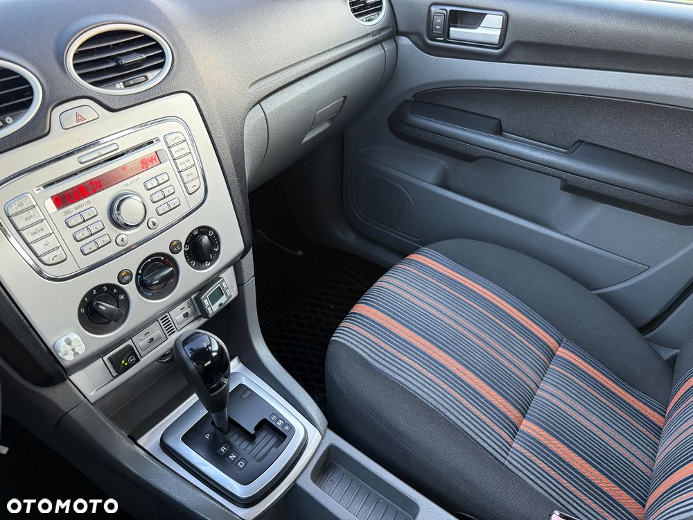 Ford Focus 1.6 16V Sport - 18