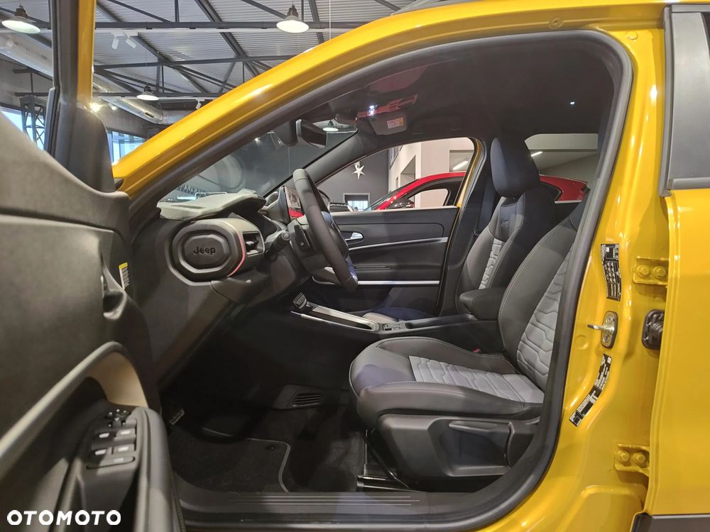 Jeep Avenger 1.2 T3 mHEV Overland 4xe eDCT6 - 10