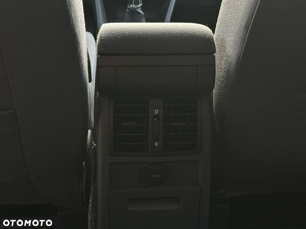 Volkswagen Touran - 35
