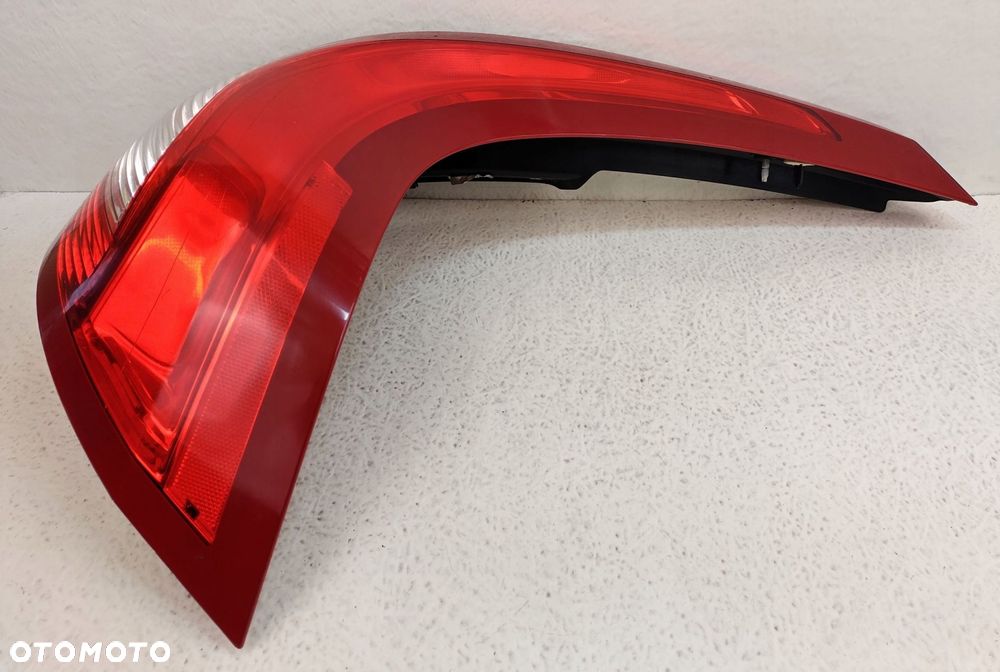 volvo xc60 1 i 08-13 prawa tylna lampa w błotnik 89075234 89504241 - 6