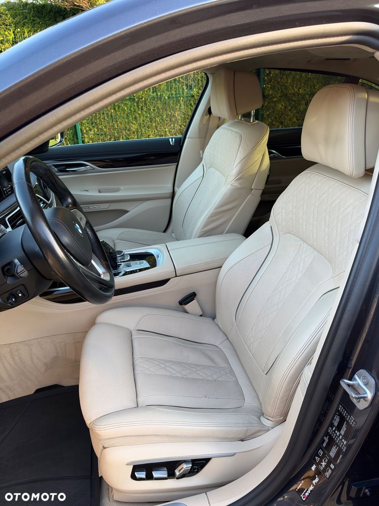 BMW Seria 7 750i xDrive - 15