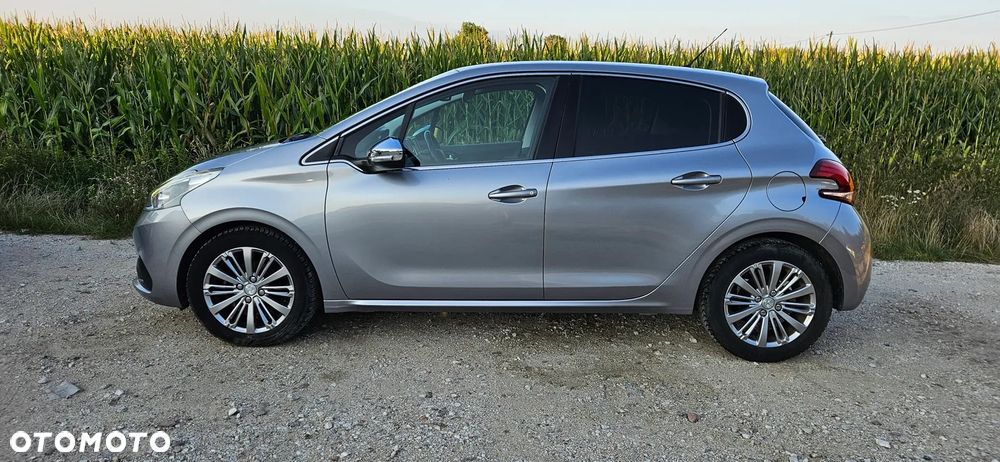 Peugeot 208 - 5