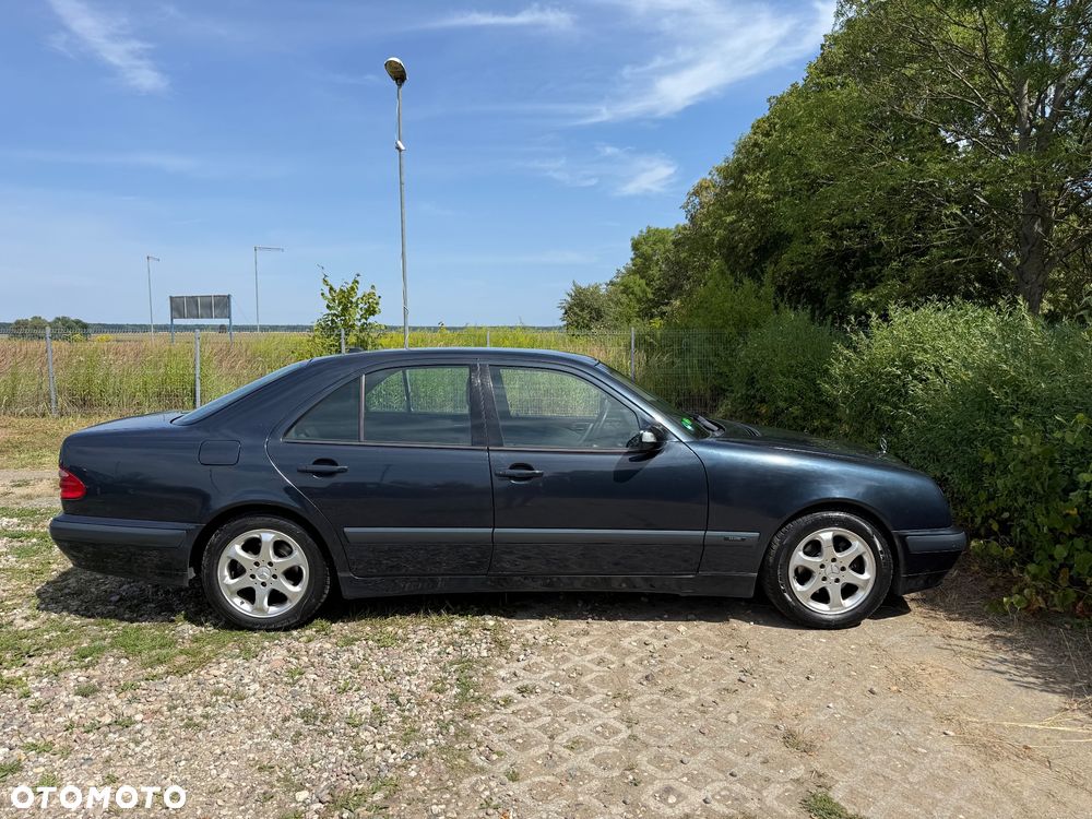 Mercedes-Benz Klasa E - 9