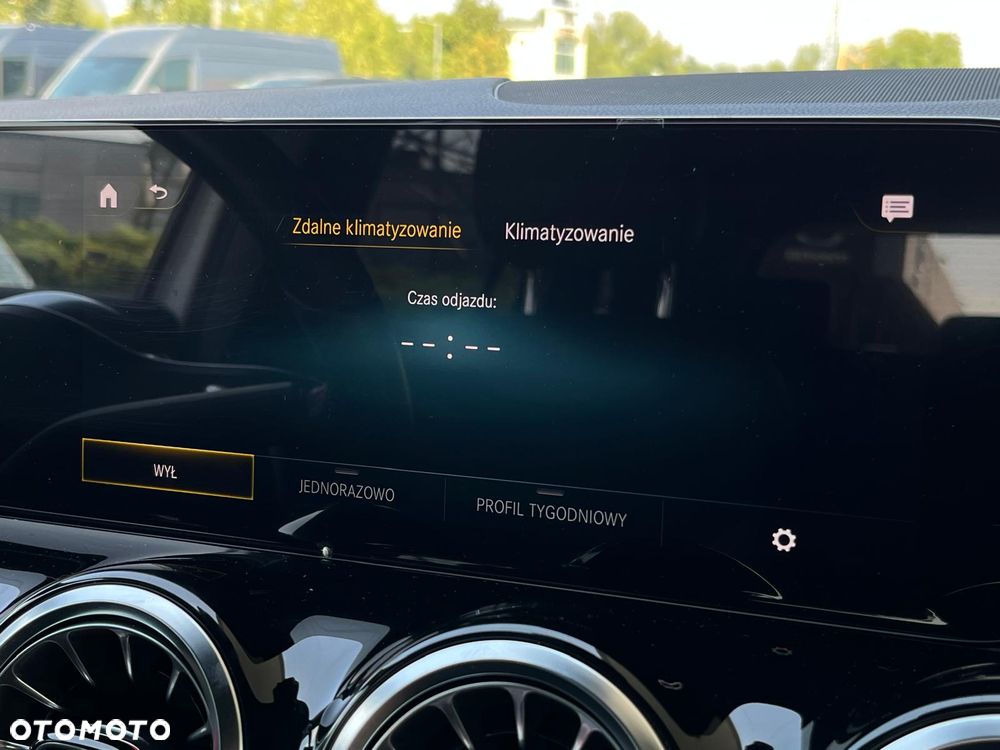 Mercedes-Benz EQA 300 66.5kWh 4-Matic AMG Line - 32