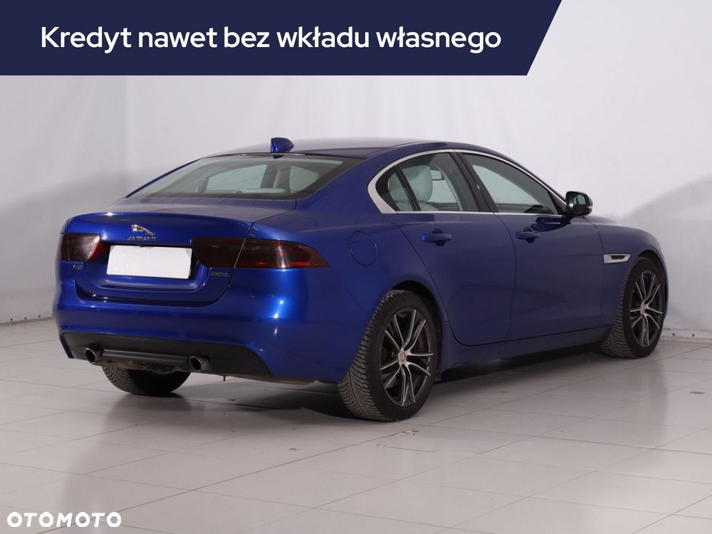 Jaguar XE - 7