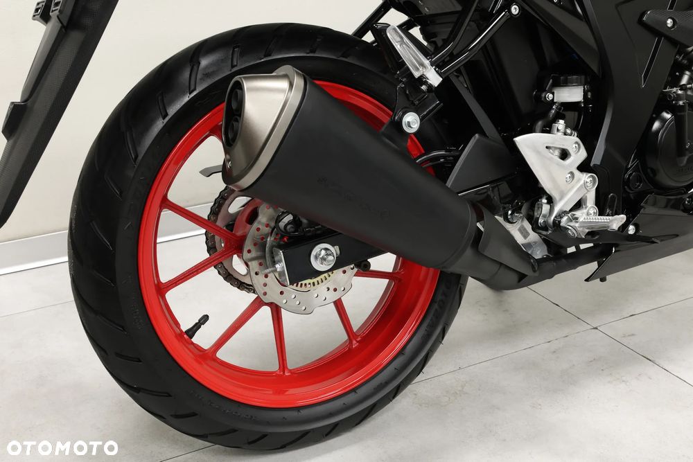 Suzuki GSX - 38