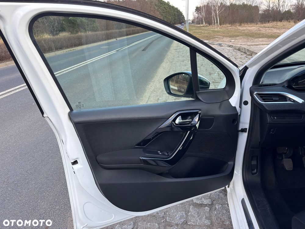 Peugeot 208 1.2 PureTech Style - 8