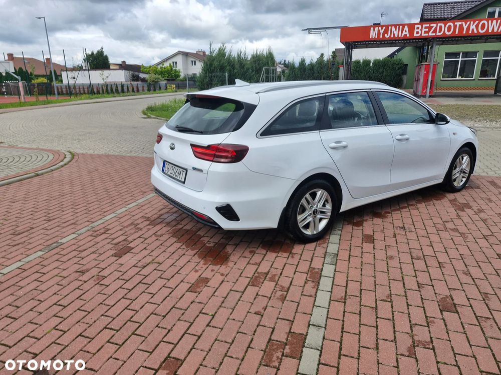 Kia Ceed 1.6 CRDi mHEV M - 4