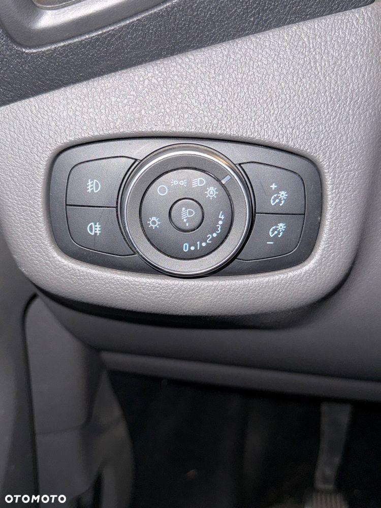 Ford Tourneo Connect Grand - 37