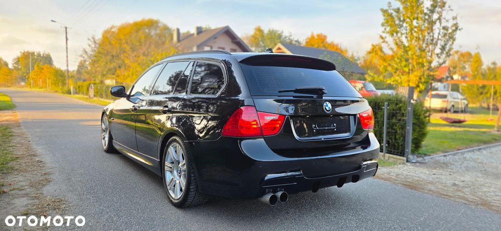 BMW 320D 2010 photo 2