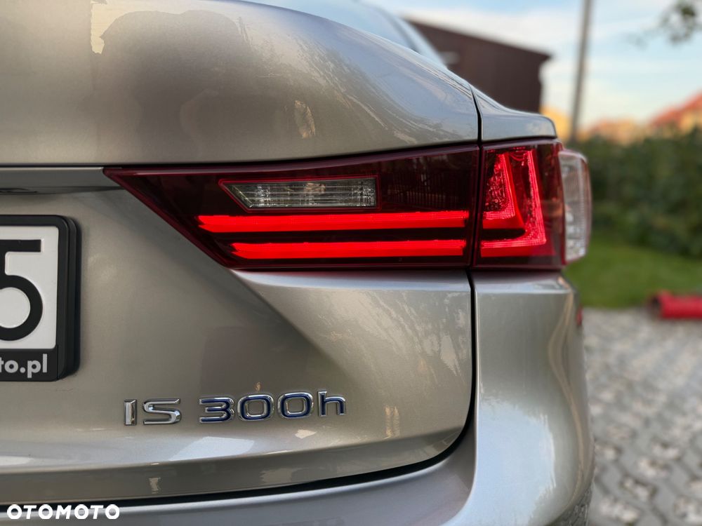 Lexus IS 300h Prestige - 25