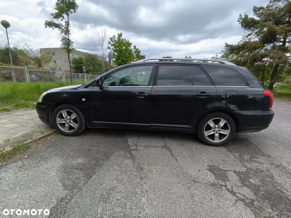 Toyota Avensis - 1