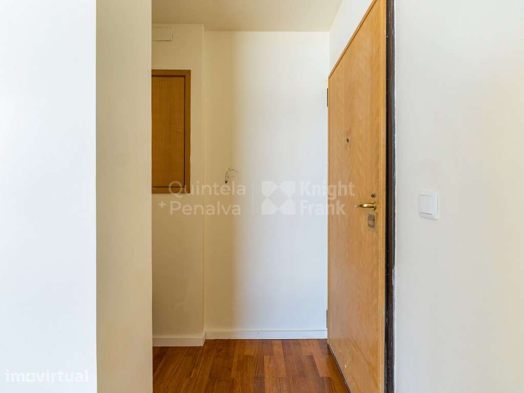 Apartamento T1 reabilitado com garagem em Matosinhos Sul - Grande imagem: 3/24