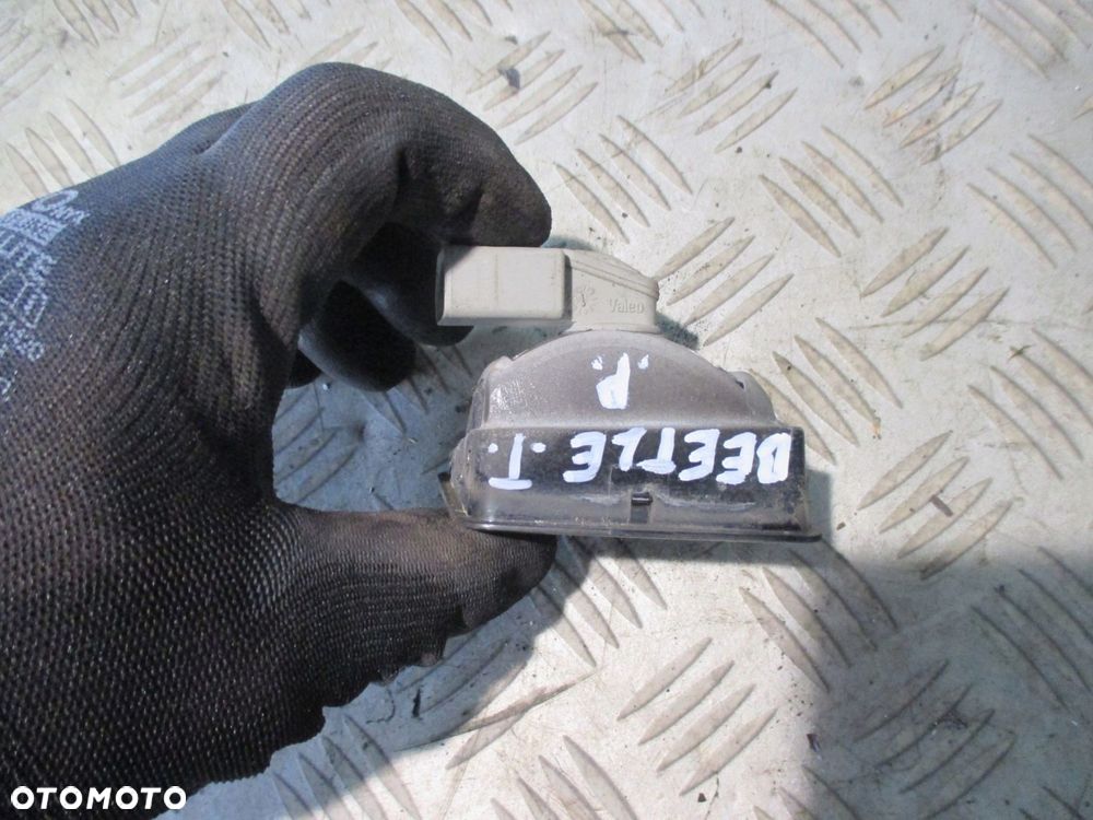 LAMPKA OŚWIETLENIA PODŚWIETLENIA TABLICY REJESTRACYJNEJ PRAWA VW NEW BEETLE - 2