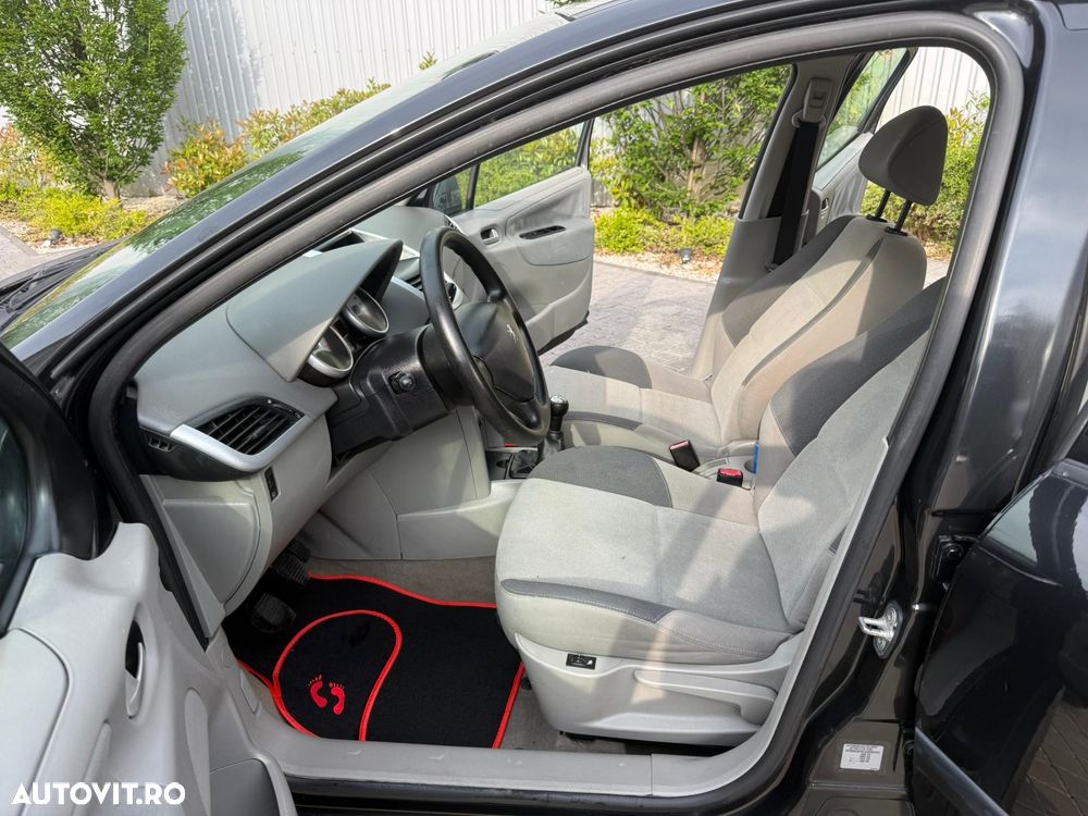 Peugeot 208 - 5