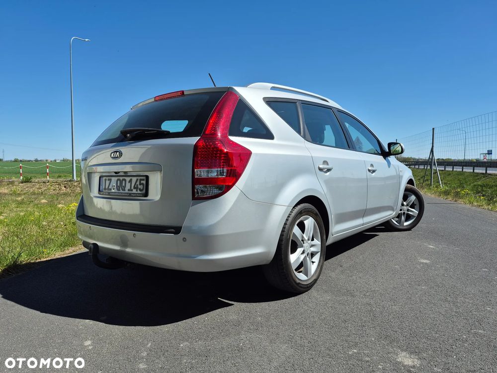 Kia Ceed - 4