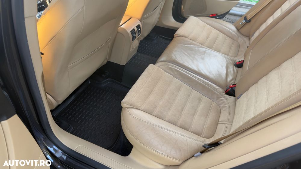 Volkswagen Passat 2.0 TDI Trendline DPF DSG - 17