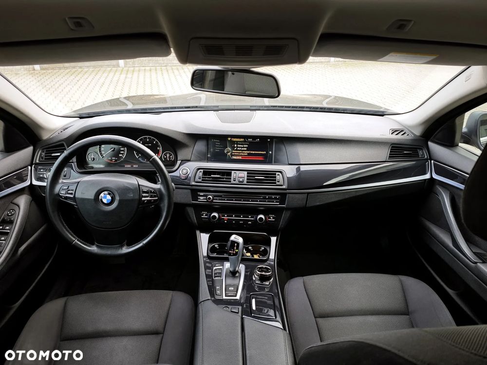 BMW Seria 5 525d xDrive - 16
