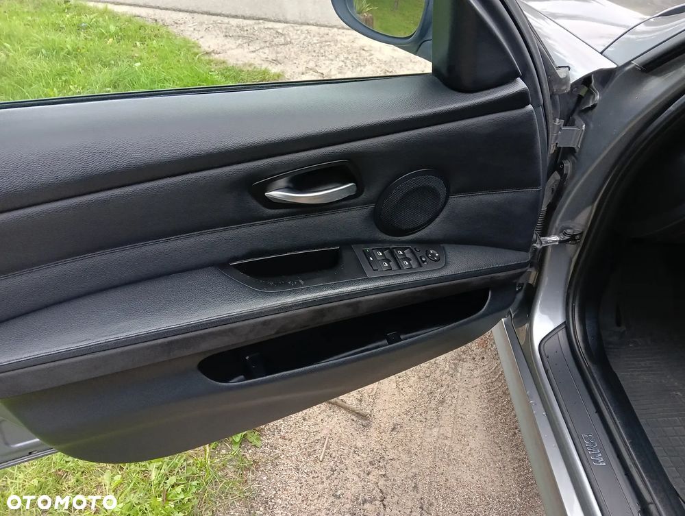 BMW Seria 3 318d DPF Touring - 30