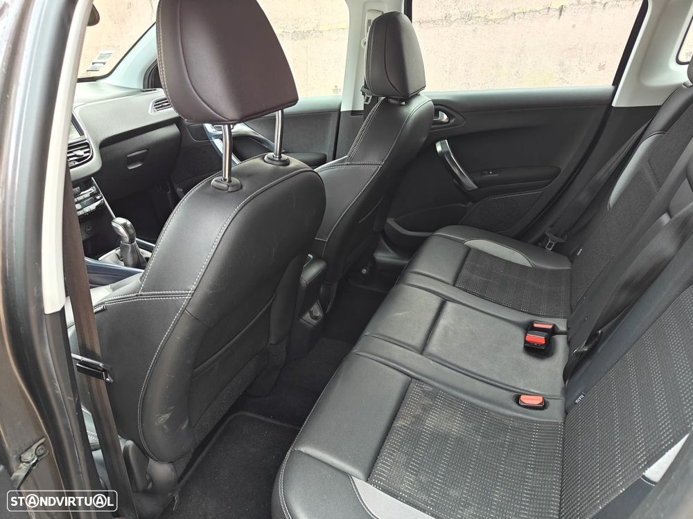 Peugeot 2008 1.6 e-HDi Allure - 12