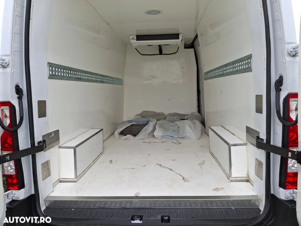 Renault Master 2.3 Blue dCi 135 TT Furgon CD 3,5t L3H2 9 m3 - 21