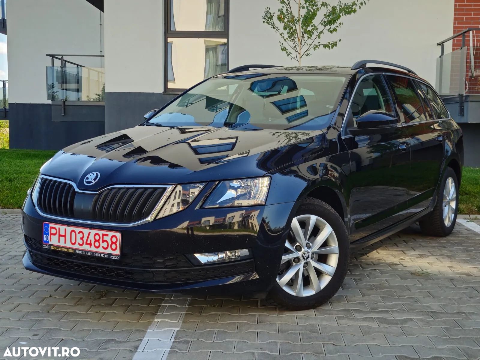Skoda Octavia Combi Diesel 1.6 TDI DSG Ambition - 1