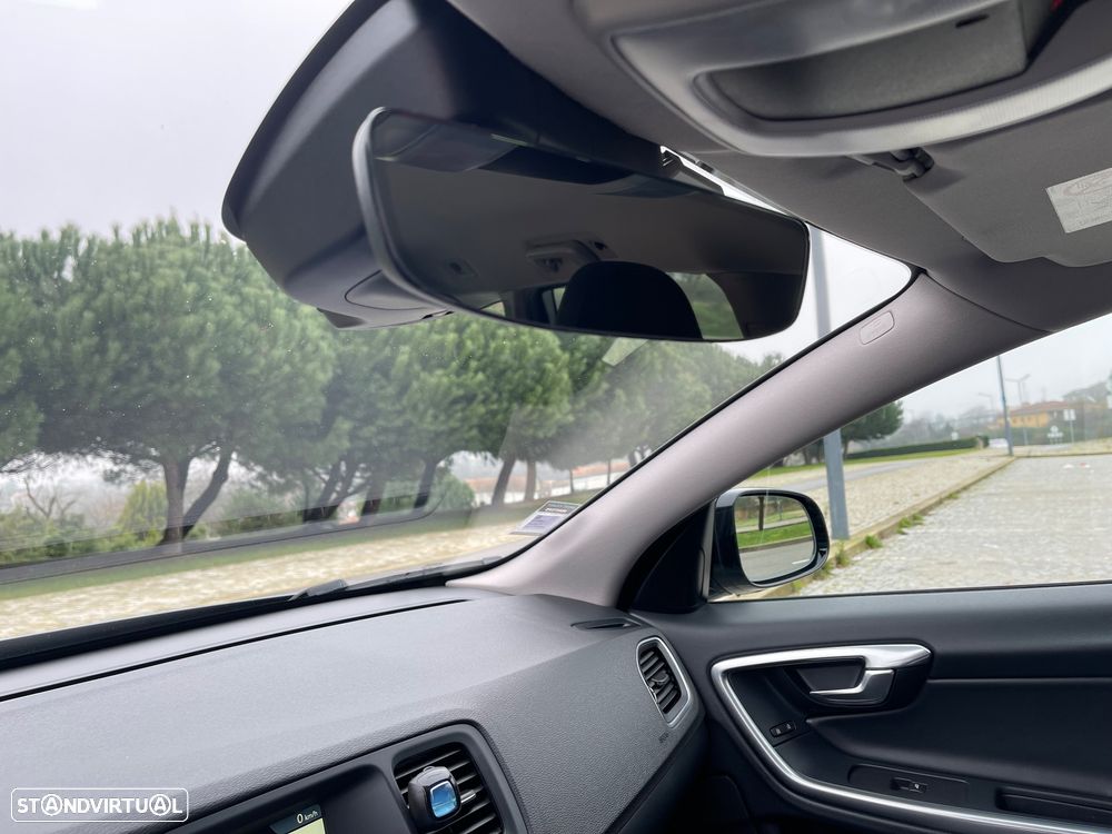 Volvo V60 Cross Country 2.0 D3 Momentum Geartronic - 8