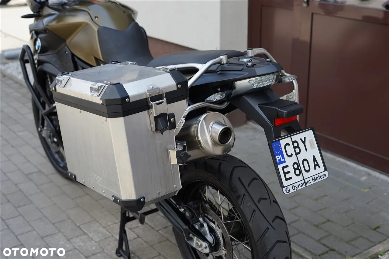 BMW F - 22