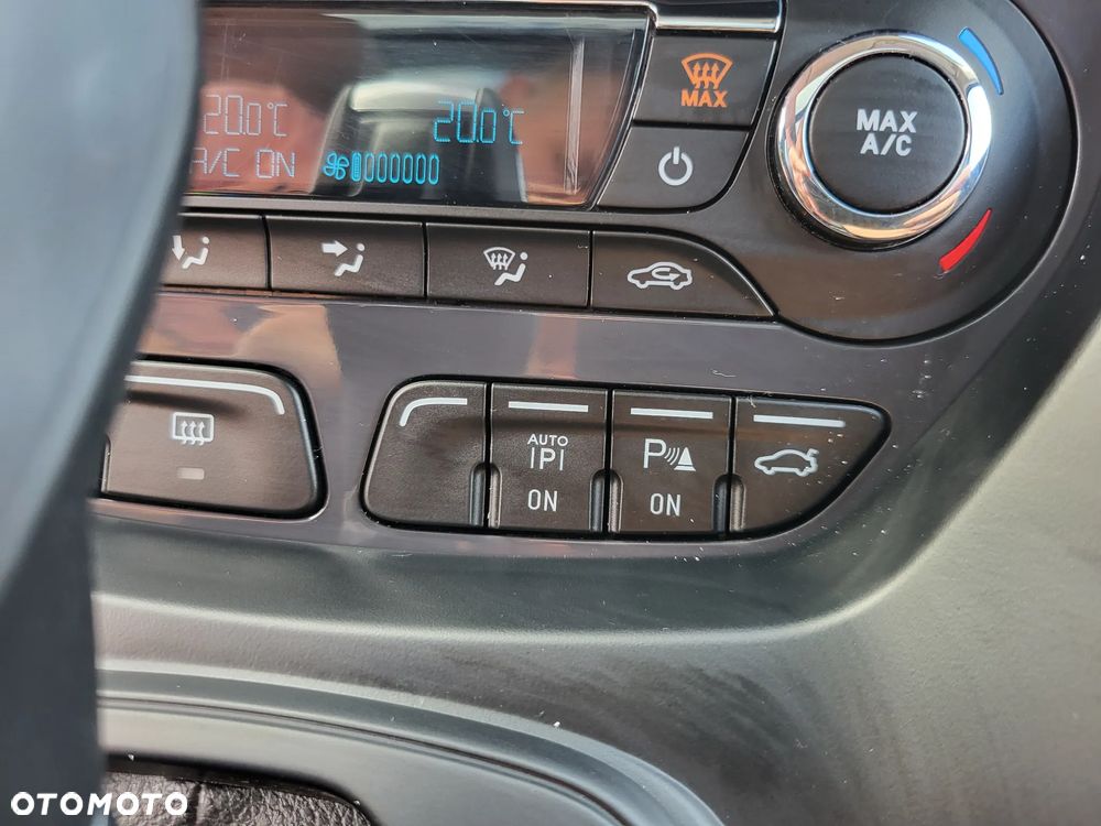 Ford Kuga 2.0 TDCi 4x4 Individual - 38