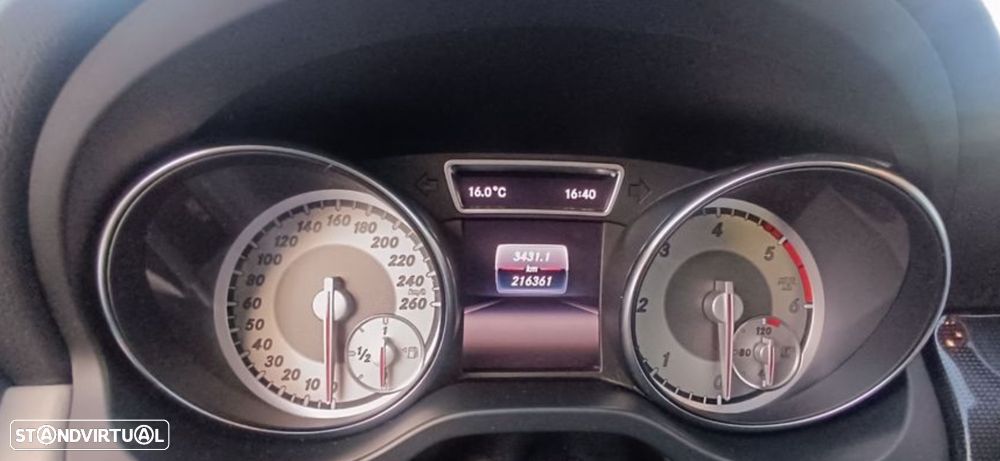 Mercedes-Benz CLA 180 d Shooting Brake - 12