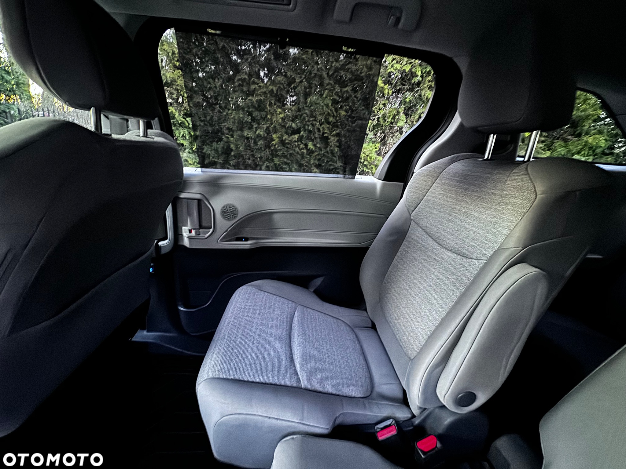 Toyota Sienna - 32