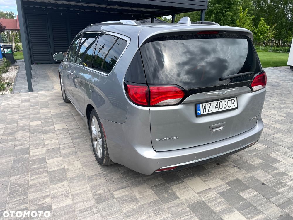 Chrysler Pacifica - 24