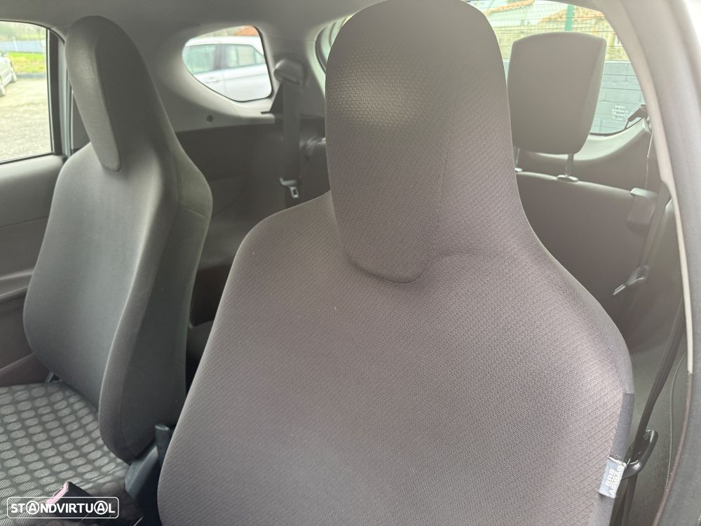 Toyota iQ 1.0 + - 15