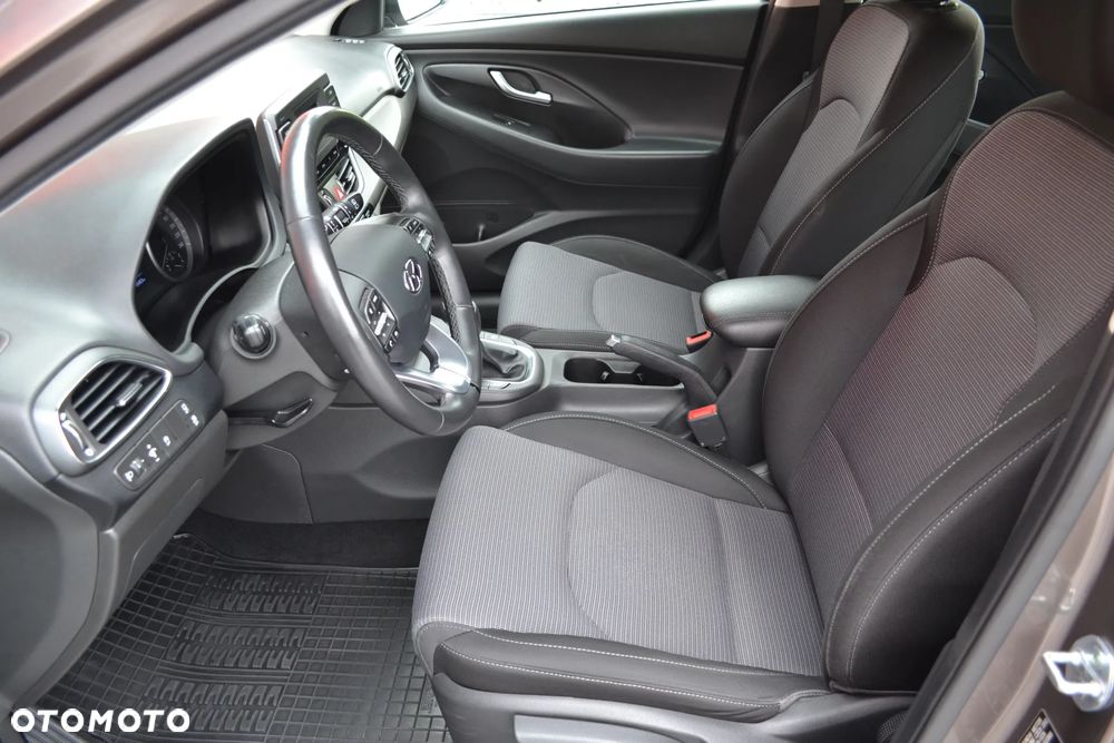 Hyundai i30 1.5 DPI Classic + - 13