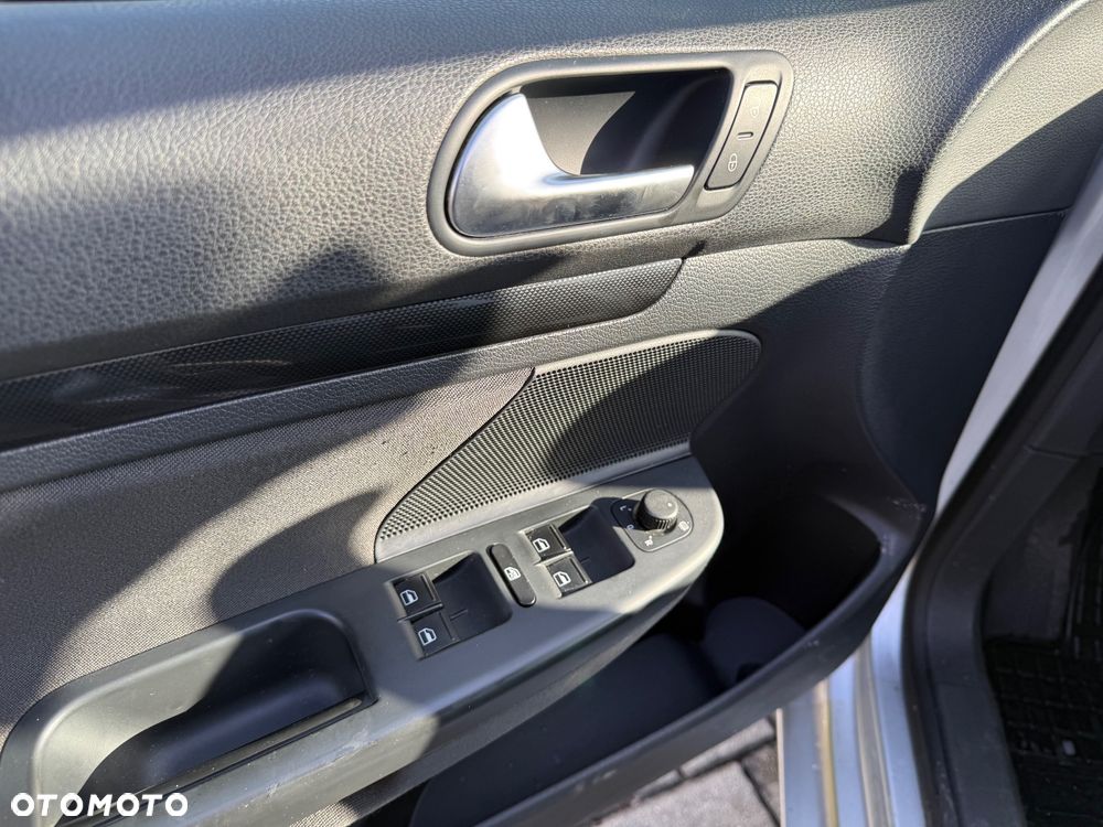 Volkswagen Golf 1.6 Comfortline - 15