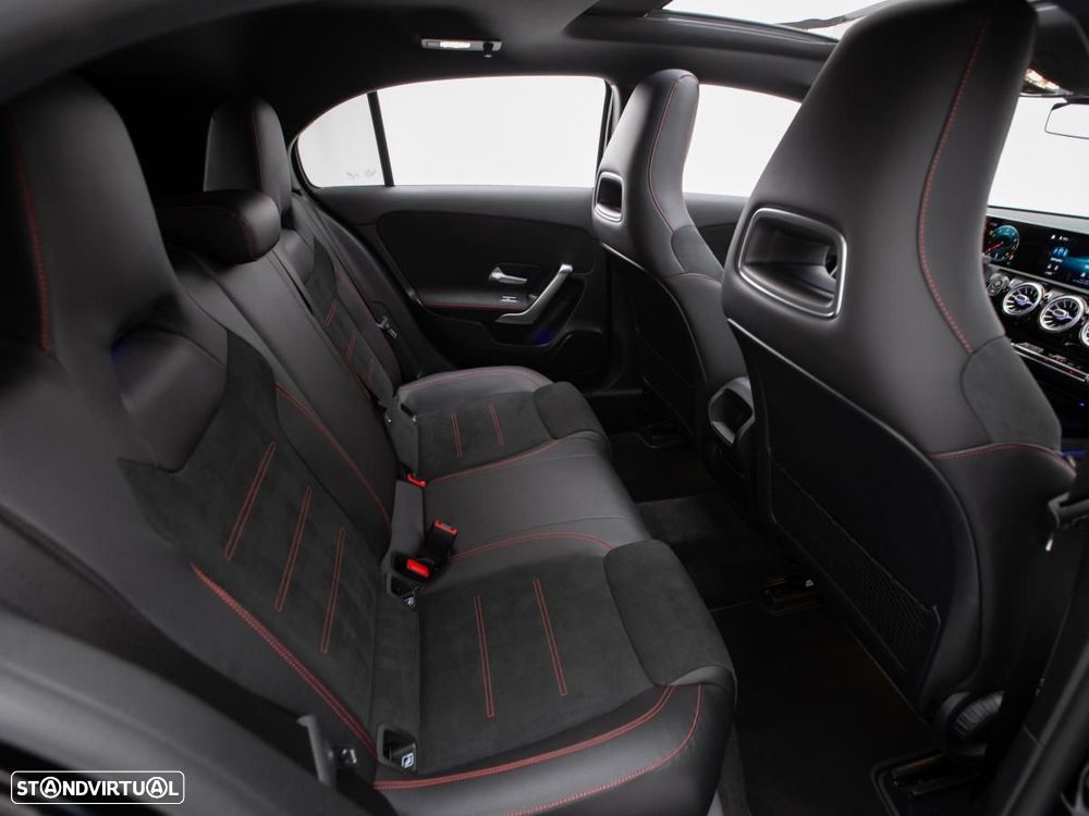 Mercedes-Benz A 250 7G-DCT AMG Line - 12