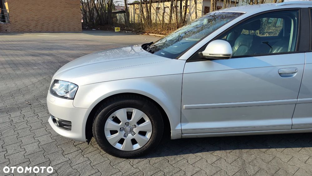 Audi A3 Sportback 1.6 TDI DPF Attraction - 4