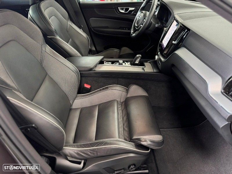 Volvo XC 60 2.0 T8 PHEV R-Design AWD - 43