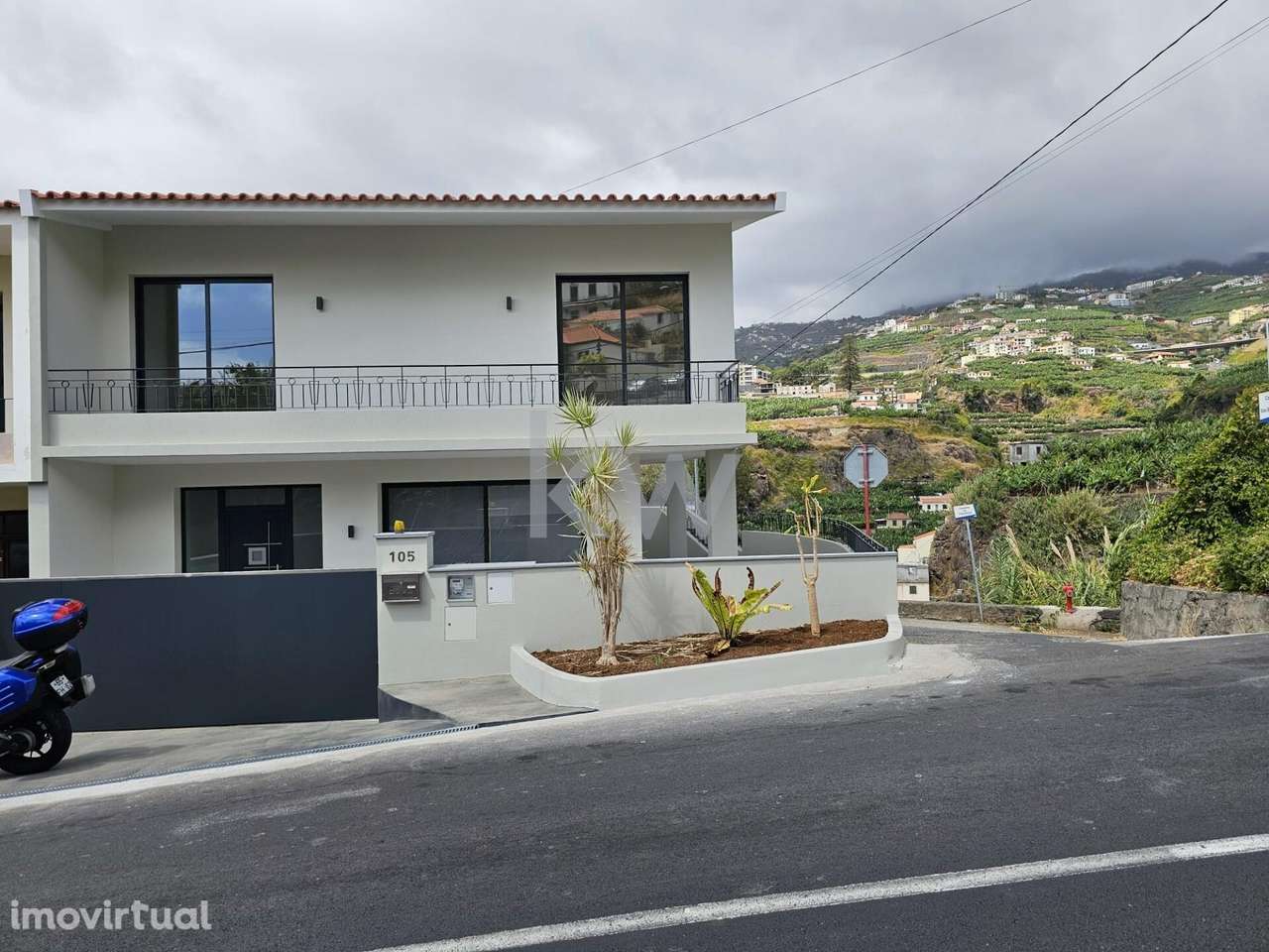 Moradia T3 remodelada, localizada no concelho e e freguesia de Câmara - Grande imagem: 2/60