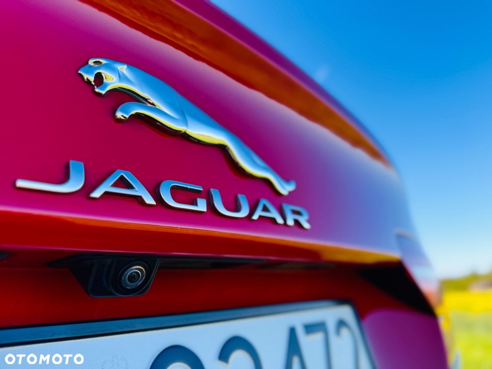 Jaguar XE 2.0 P300 AWD R-Dynamic S - 5