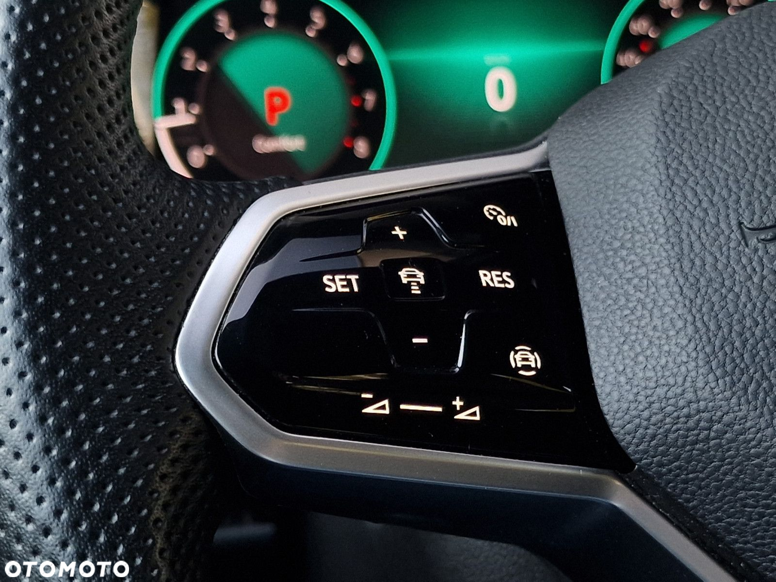 Volkswagen Golf VIII 2.0 TSI Style DSG - 29