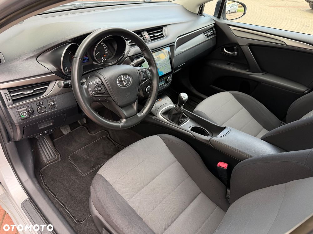 Toyota Avensis 1.8 Active - 24