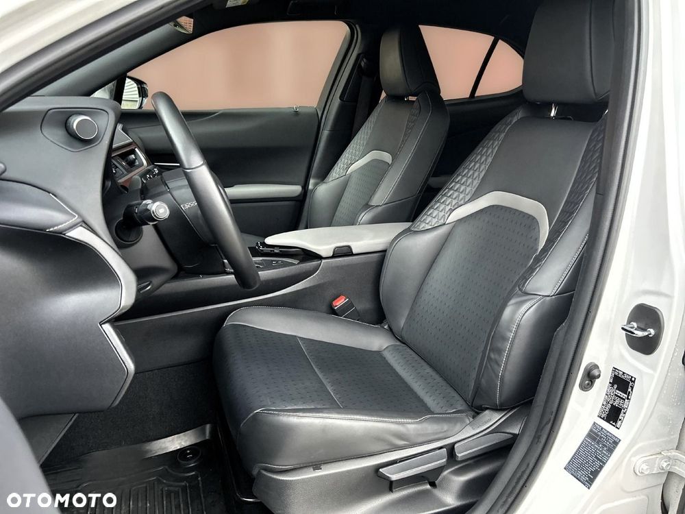 Lexus UX 250h GPF F Impression AWD - 14