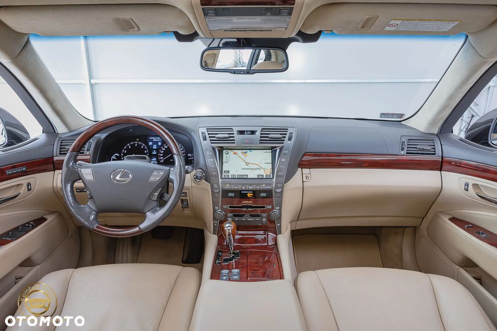 Lexus LS 600h Superior - 25