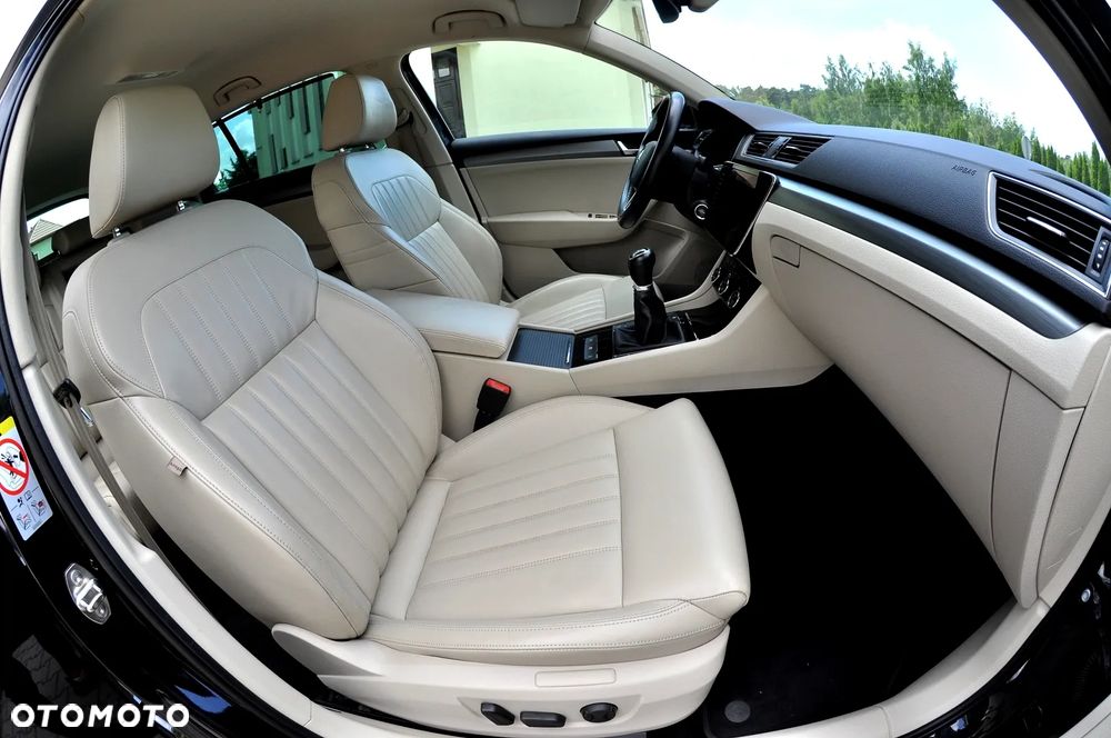 Skoda Superb 2.0 TDI Premium Edition - 22