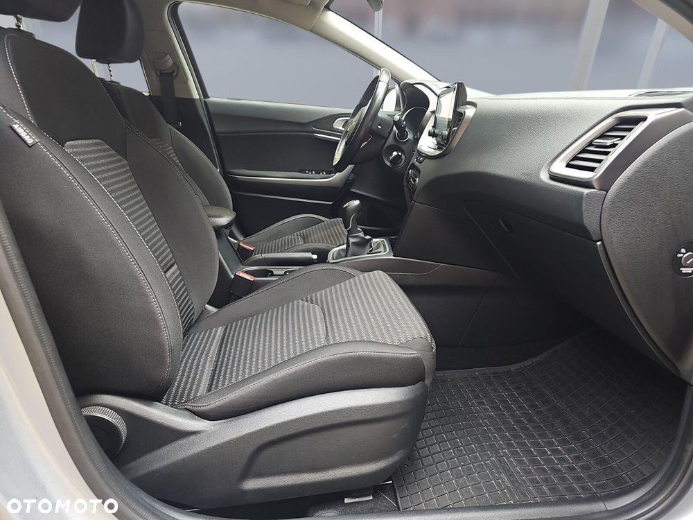 Kia Ceed 1.5 T-GDI M - 11