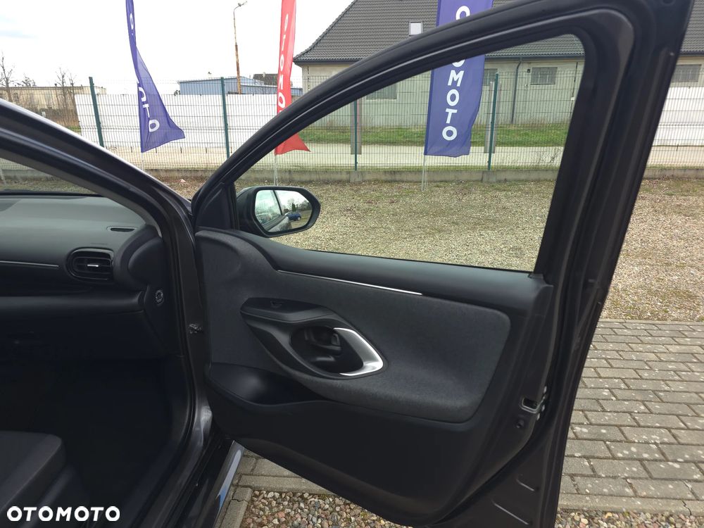 Toyota Yaris - 12